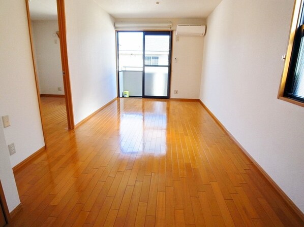 クレッセントガーデンの物件内観写真